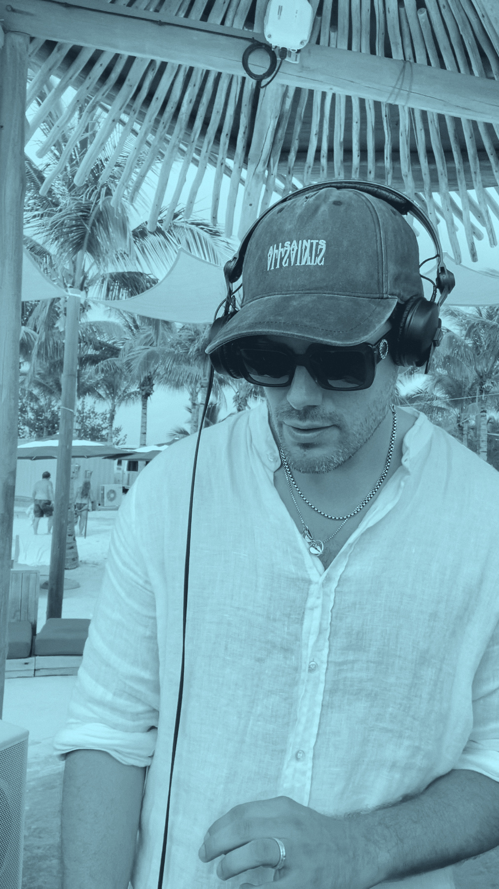 Elvis wearing headphones